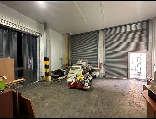 747M² WAREHOUSE TO LET IN PAARDEN EILAND
